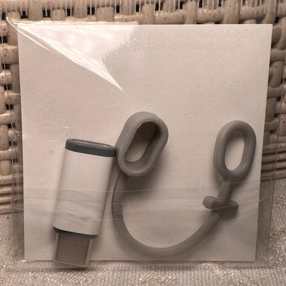 iPhone Lightning Port to USB-C Gray Adapter with Strap Photo & Data Transfer NWT - Picture 2 of 4